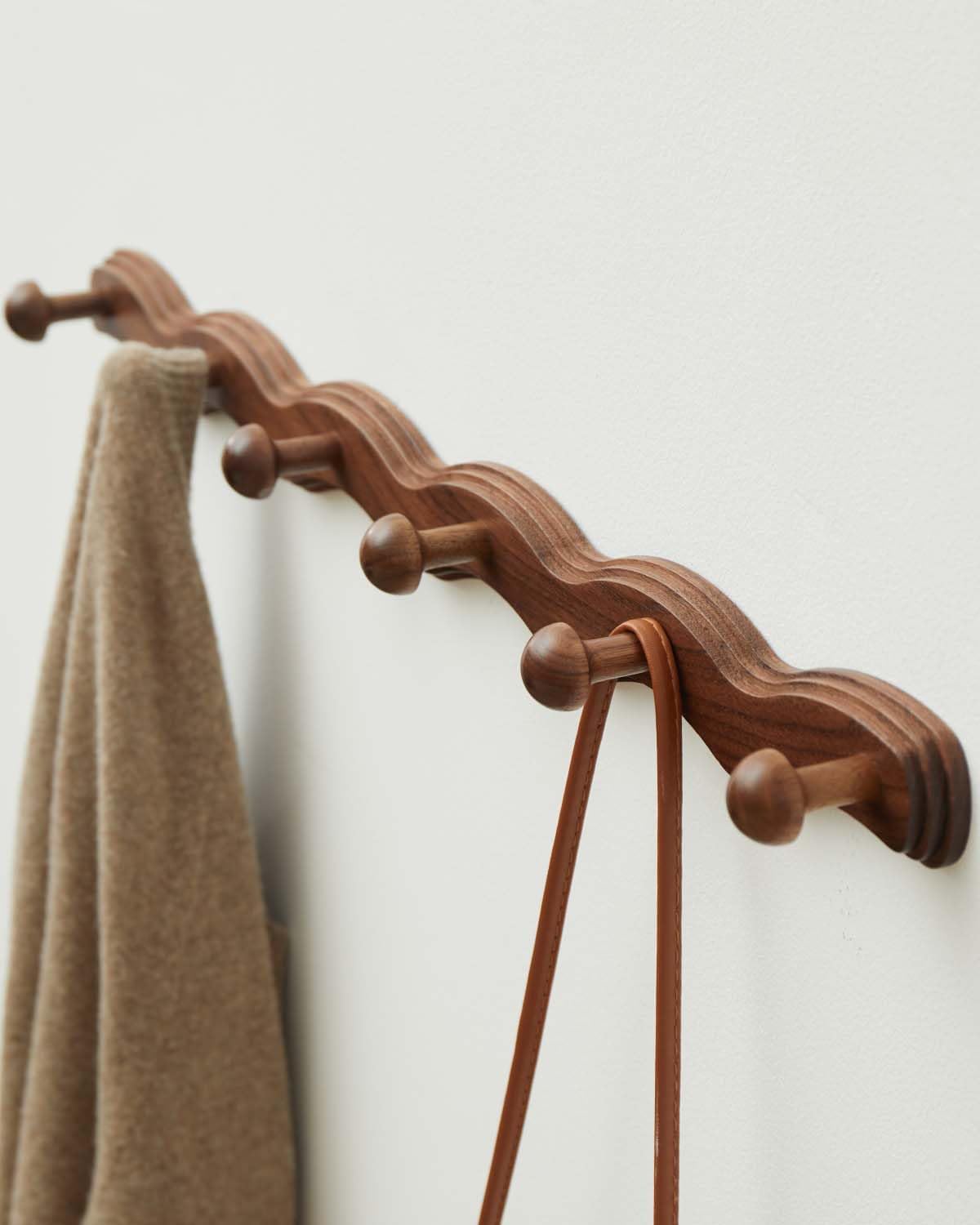Wood Wall Mount Coat Rack Wave‑Shaped 6 Hooks